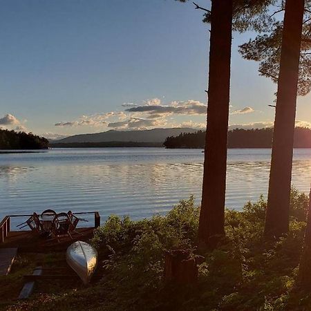 Meredith Lakefront Lodge On Lake Winnipesaukee Exterior photo