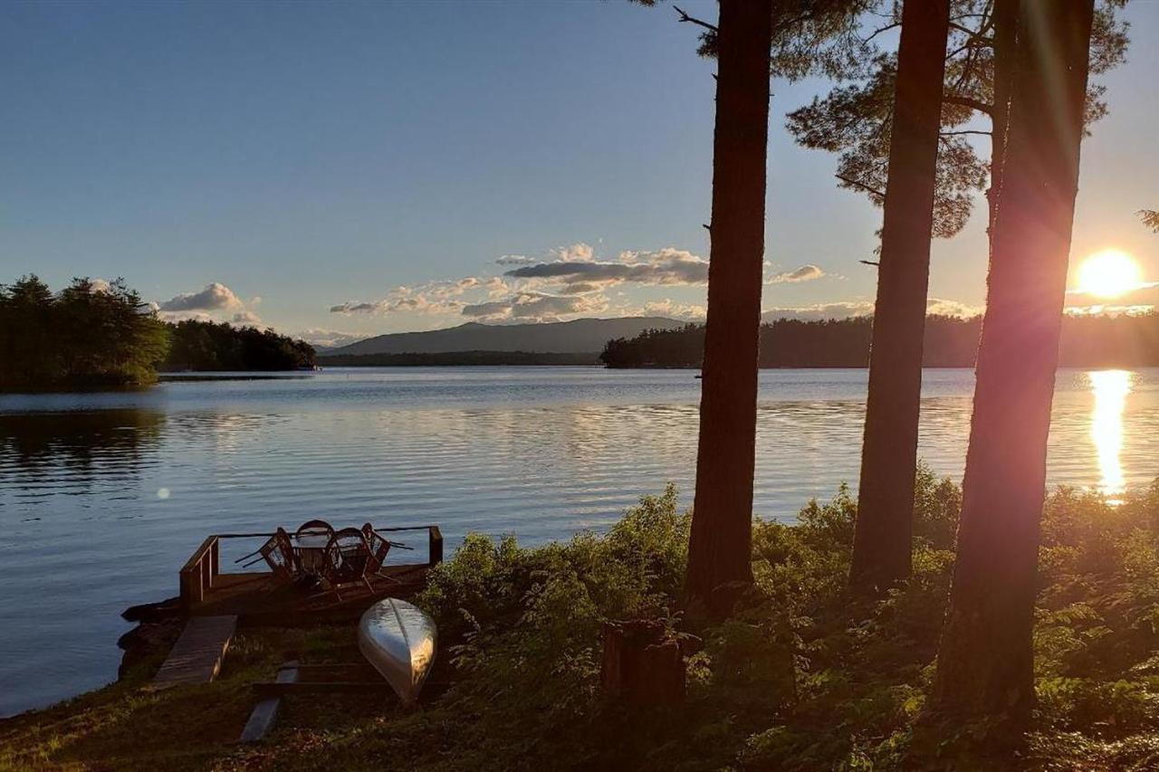 Meredith Lakefront Lodge On Lake Winnipesaukee Exterior photo