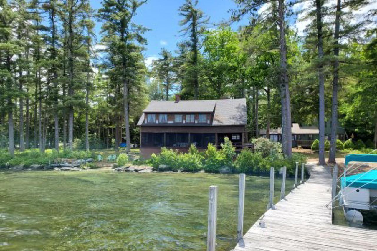 Meredith Lakefront Lodge On Lake Winnipesaukee Exterior photo