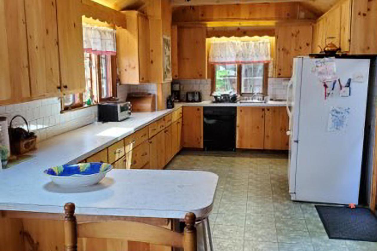 Meredith Lakefront Lodge On Lake Winnipesaukee Exterior photo