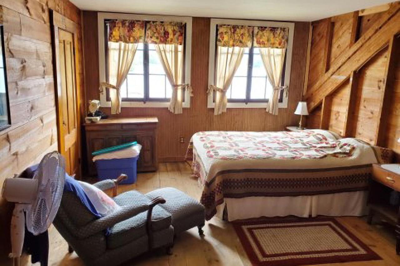 Meredith Lakefront Lodge On Lake Winnipesaukee Exterior photo