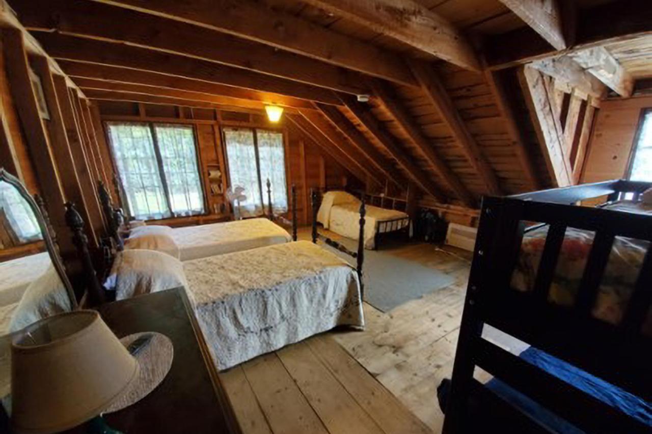 Meredith Lakefront Lodge On Lake Winnipesaukee Exterior photo