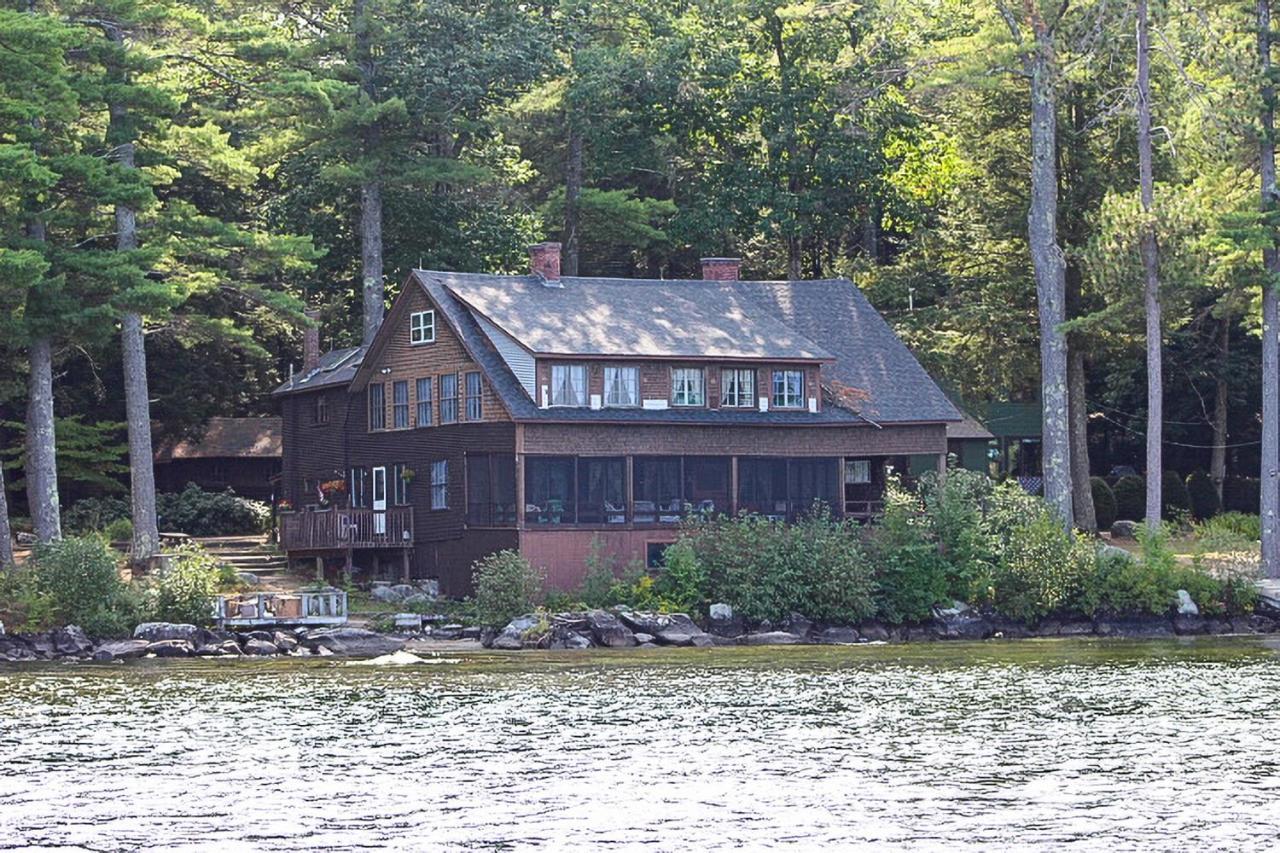 Meredith Lakefront Lodge On Lake Winnipesaukee Exterior photo