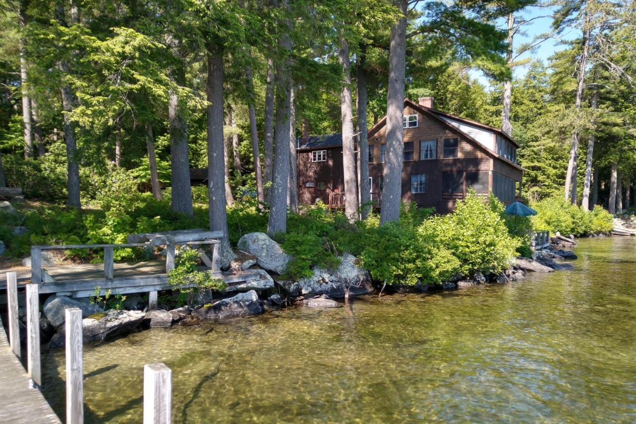 Meredith Lakefront Lodge On Lake Winnipesaukee Exterior photo