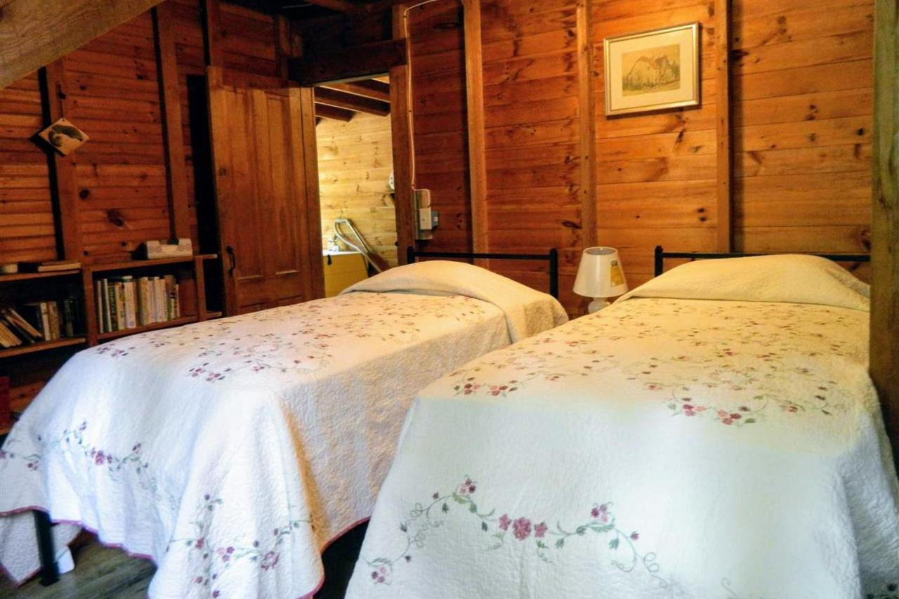 Meredith Lakefront Lodge On Lake Winnipesaukee Exterior photo