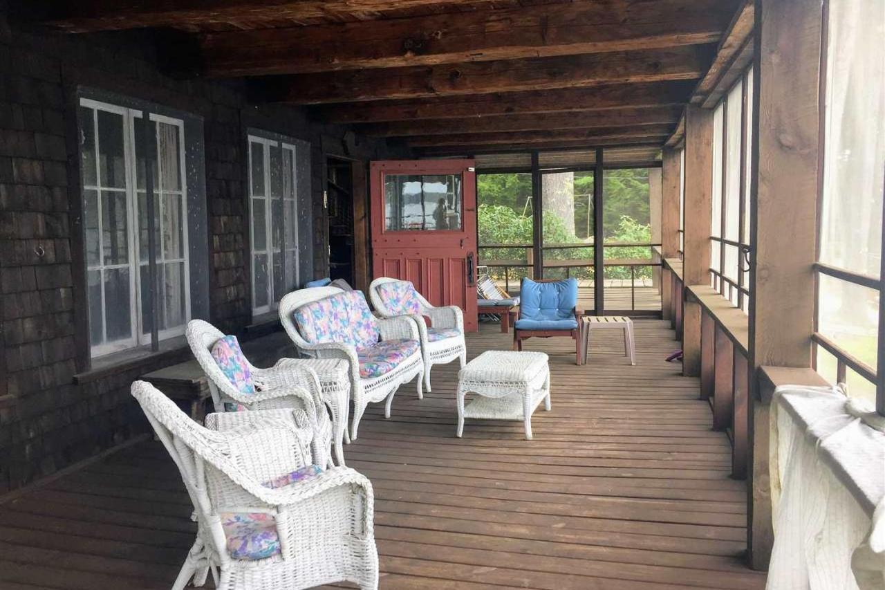 Meredith Lakefront Lodge On Lake Winnipesaukee Exterior photo