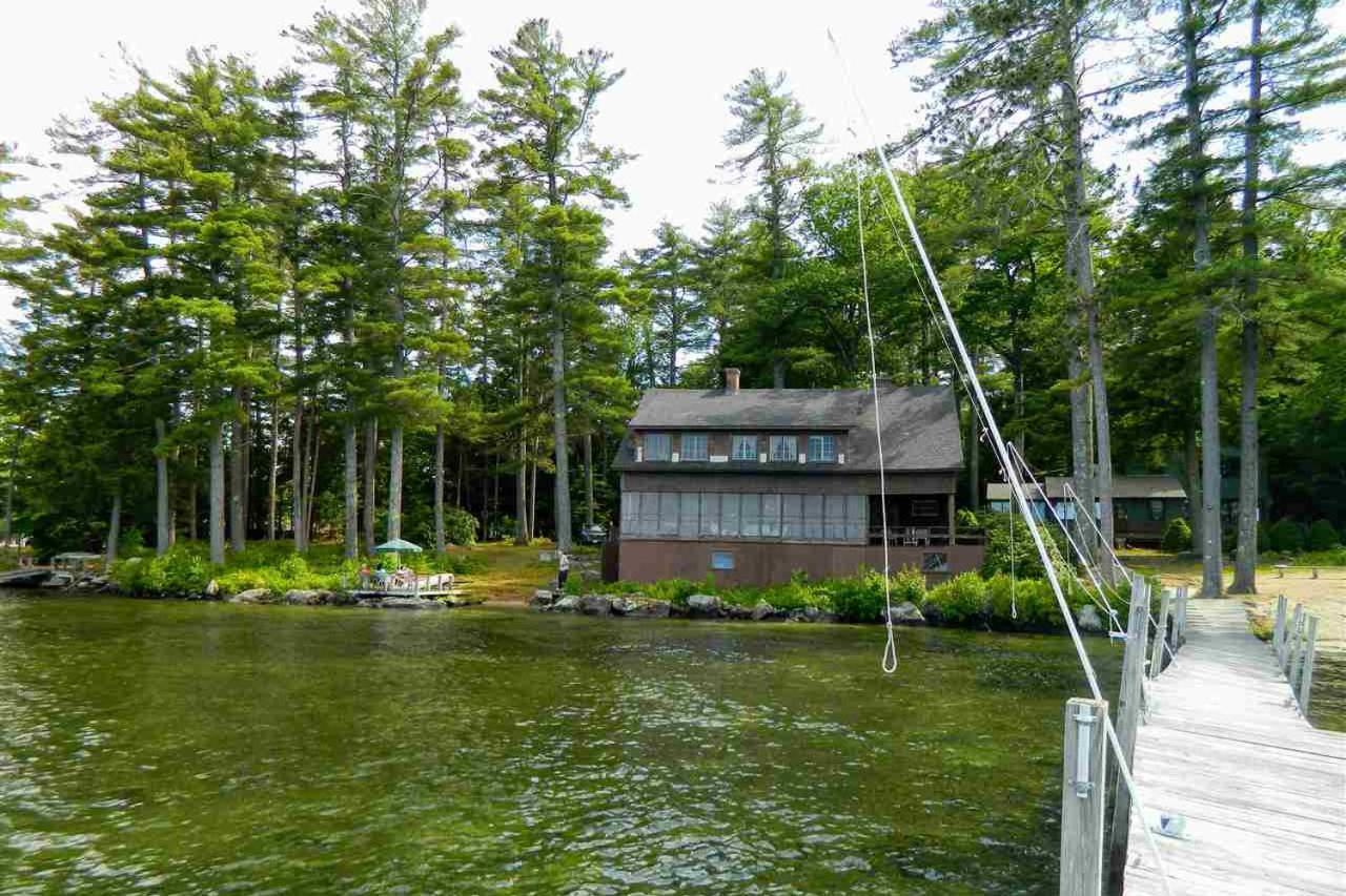 Meredith Lakefront Lodge On Lake Winnipesaukee Exterior photo