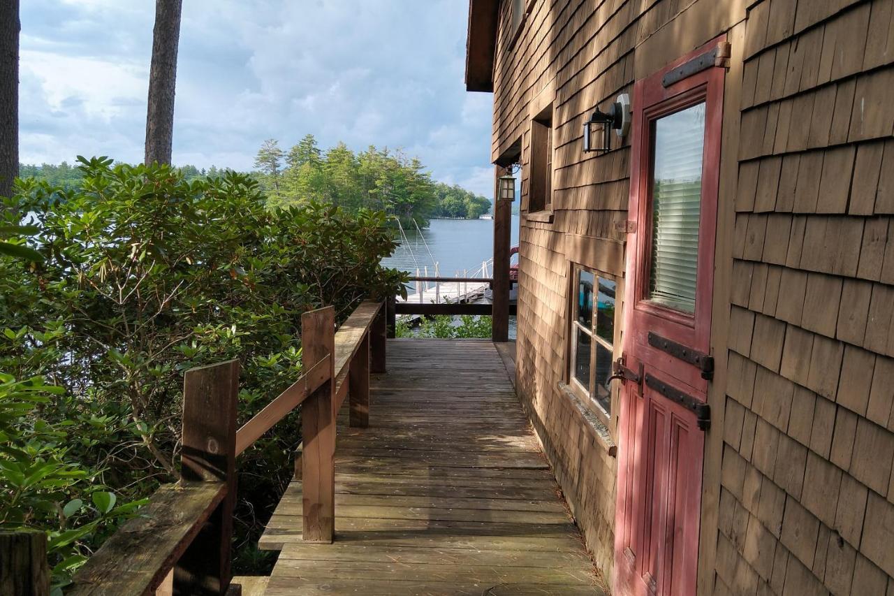 Meredith Lakefront Lodge On Lake Winnipesaukee Exterior photo